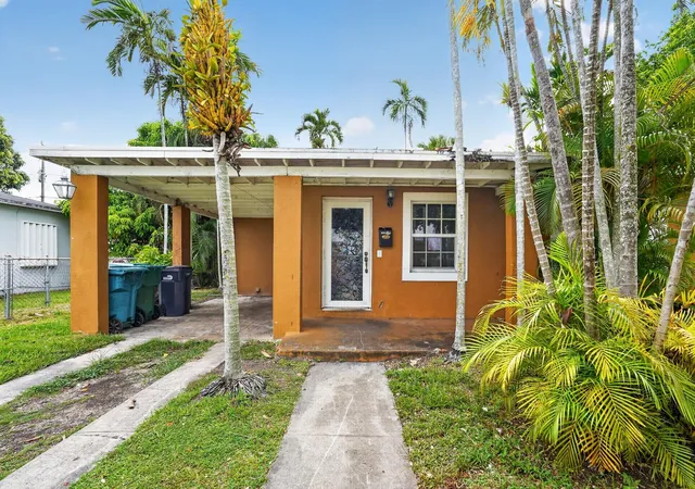 Photo 1 of Sale Pending at 14621 Lincoln Blvd, Miami, FL 33176 | MLS# B26055431 | Listing updated on 2026-09-01