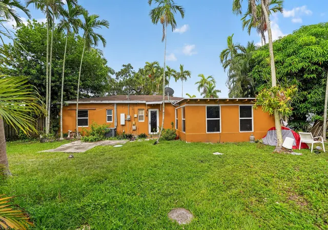 Photo 2 of Sale Pending at 14621 Lincoln Blvd, Miami, FL 33176 | MLS# B26055431 | Listing updated on 2026-09-01