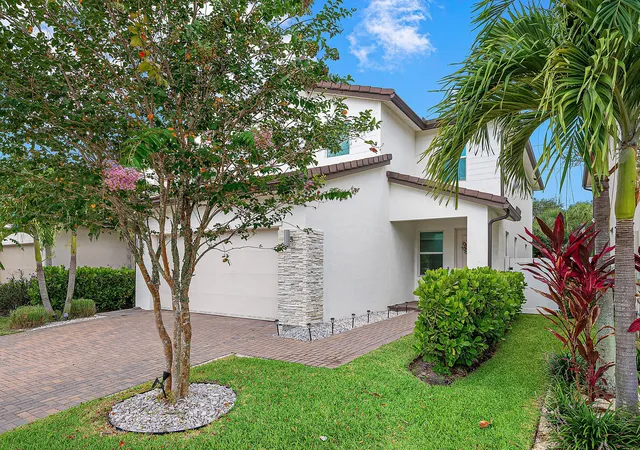 3rd image of 1600 Verawood Ln, Delray Beach, FL 33445 | MLS# B26055513