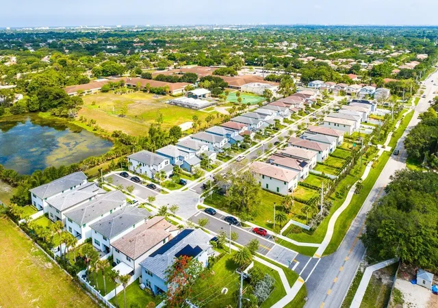 40th image of 1600 Verawood Ln, Delray Beach, FL 33445 | MLS# B26055513