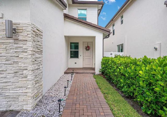 4th image of 1600 Verawood Ln, Delray Beach, FL 33445 | MLS# B26055513