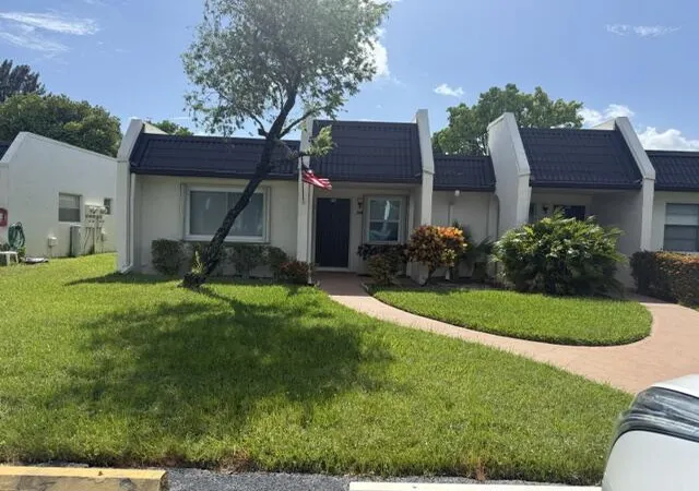 Photo 1 of Single family home for sale at 197 Lake Susan Ln, West Palm Beach, FL 33411 | MLS# B26055631 | Listing updated on 2026-09-23