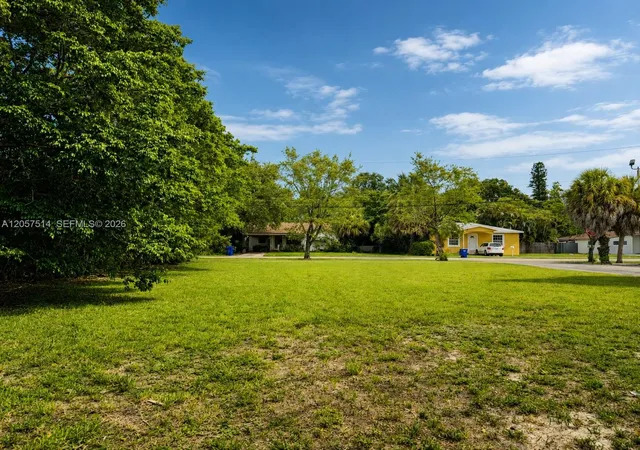 3rd image of 1820 Ne 153Rd St, North Miami Beach, FL 33162 | MLS# A12057514