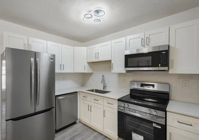 Photo 2 of Single family home for sale at 911 Se Dolphin Dr, Stuart, FL 34996 | MLS# B26055827 | Listing updated on 2026-10-02