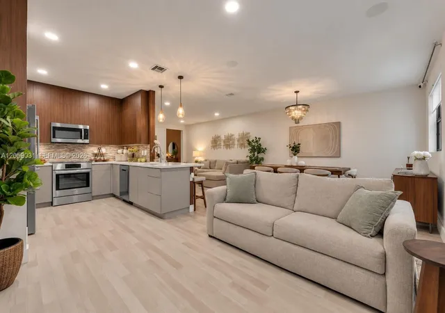 Townhouse for sale at 10533 NW 78th Terrace, Miami, FL 33178 | MLS# A12059031