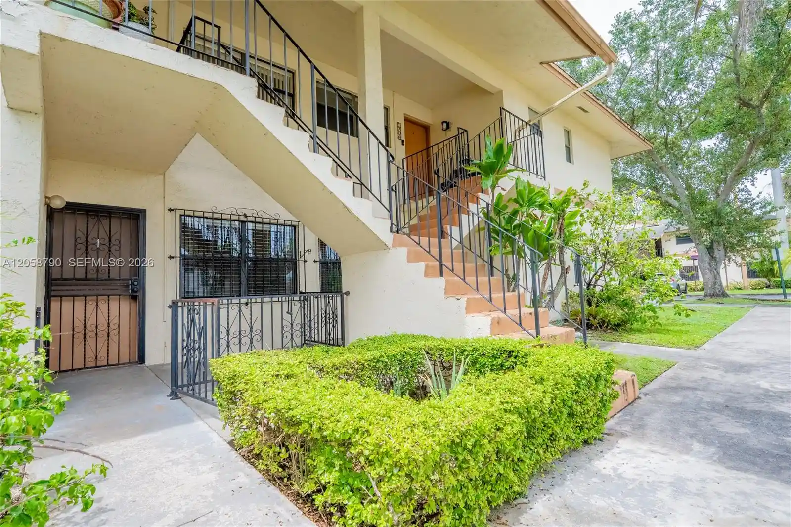 Listing Photo 1 - Condo for sale in 6660 Sw 130Th Ave located at 6660 Sw 130Th Ave, Miami, FL 33183 - Unit #1701