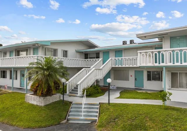 4th image of 1980 Sunset Ave #7, Lake Worth Beach, FL 33461 | MLS# B26056200