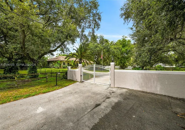 2nd image of 11070 Sw 52nd Ct, Davie, FL 33328 | MLS# A12056109