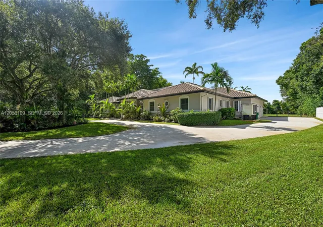 4th image of 11070 Sw 52Nd Ct, Davie, FL 33328 | MLS# A12056109