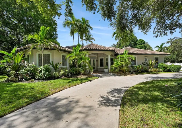 5th image of 11070 Sw 52Nd Ct, Davie, FL 33328 | MLS# A12056109