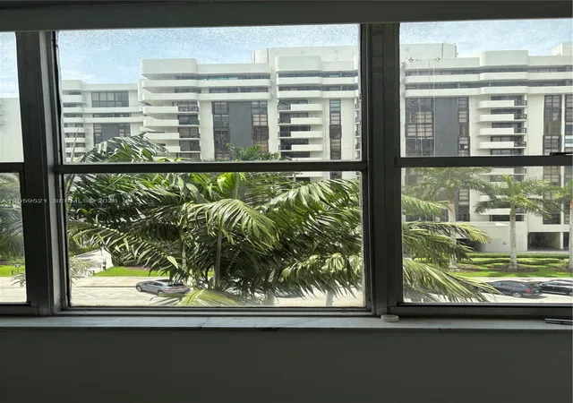 2nd image of 625 Biltmore Wy #501, Coral Gables, FL 33134 | MLS# A12059521
