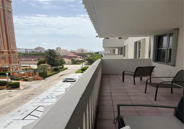 4th image of 625 Biltmore Wy #501, Coral Gables, FL 33134 | MLS# A12059521