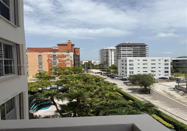 5th image of 625 Biltmore Wy #501, Coral Gables, FL 33134 | MLS# A12059521