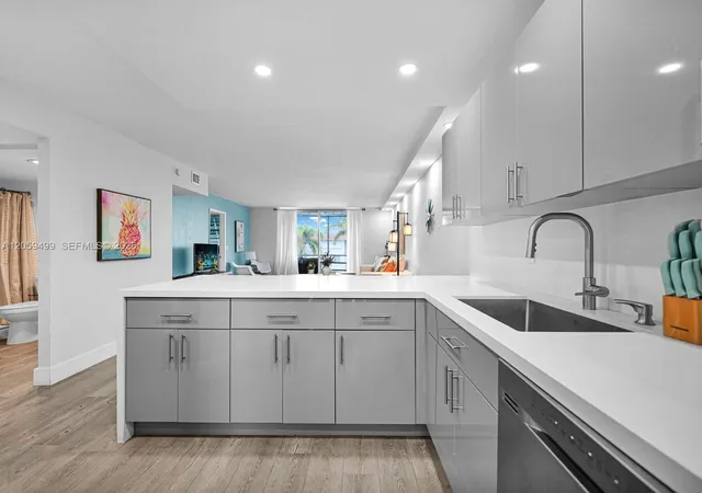 1st image of 400 Se 10th St #303, Deerfield Beach, FL 33441 | MLS# A12059499