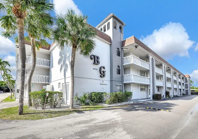 2nd image of 400 Se 10Th St, Deerfield Beach, FL 33441