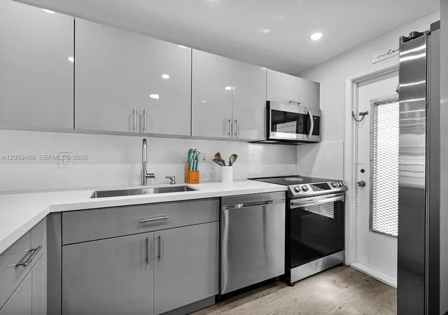 4th image of 400 Se 10Th St #303, Deerfield Beach, FL 33441 | MLS# A12059499