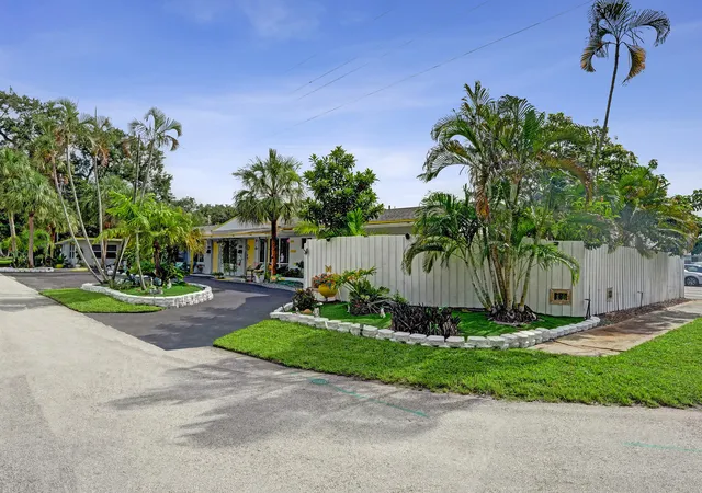 Photo 2 of Multi family home for sale at 2500 Nw 3rd Avenue #1-4, Wilton Manors, FL 33311 | MLS# B26056320 | Listing updated on 2026-09-23