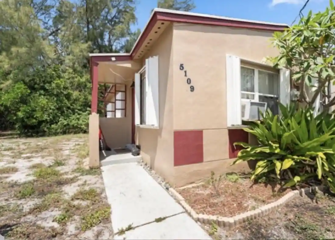 Photo 1 of Sale Pending at 5109 Pinewood Ave, West Palm Beach, FL 33407 | MLS# B26056440 | Listing updated on 2026-10-23