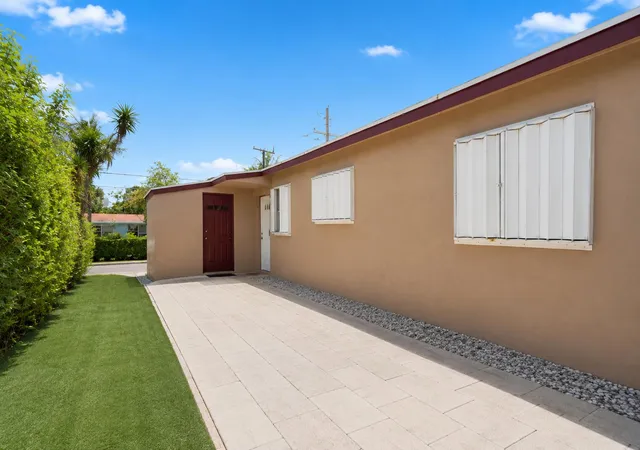 Photo 2 of Sale Pending at 5109 Pinewood Ave, West Palm Beach, FL 33407 | MLS# B26056440 | Listing updated on 2026-10-09