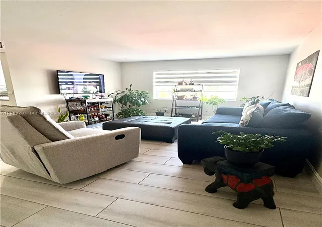 3rd image of 7620 Carlyle Ave #502, Miami Beach, FL 33141 | MLS# A12058737