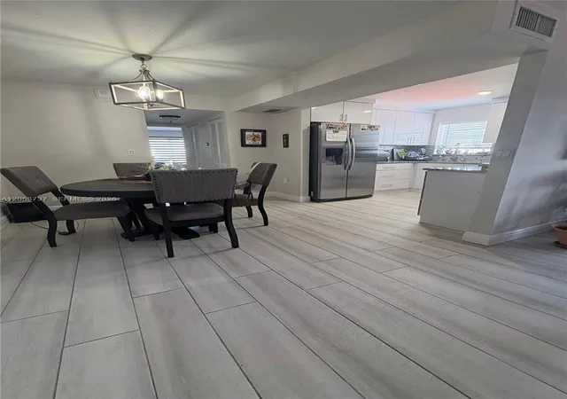 5th image of 7620 Carlyle Ave #502, Miami Beach, FL 33141 | MLS# A12058737