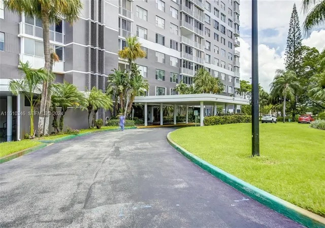 Photo 1 of Condo for sale at 3850 Washington St #812, Hollywood, FL 33021 | MLS# B26056484 | Listing updated on 2026-09-23