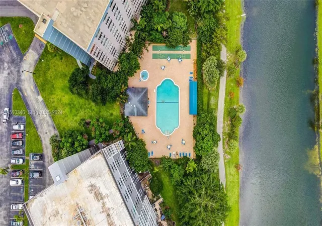 Photo 3 of Condo for sale at 3850 Washington St #812, Hollywood, FL 33021 | MLS# B26056484 | Listing updated on 2026-09-23