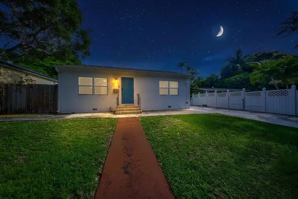 Photo 1 of Single family home for sale at 827 Nathan Hale Rd, West Palm Beach, FL 33405 | MLS# B26056516 | Listing updated on 2026-10-29