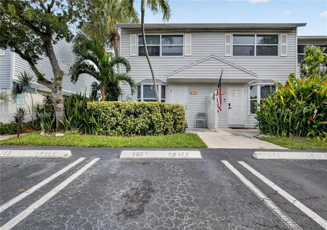 3rd image of 2561 Ne 15Th St, Pompano Beach, FL 33062 | MLS# A12052381