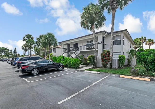 3rd image of 5844 Areca Palm Ct #C, Delray Beach, FL 33484 | MLS# B26056634