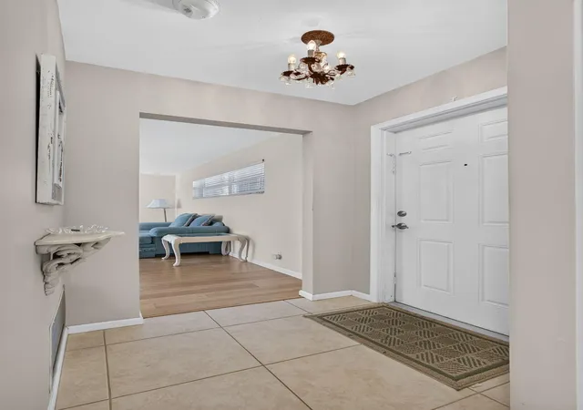 4th image of 29 Colonial Clb Dr, Boynton Beach, FL 33435