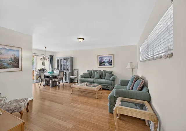 5th image of 29 Colonial Clb Dr, Boynton Beach, FL 33435