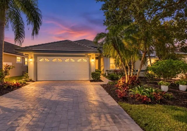 Single family home for sale at 11728 Highland Pl, Coral Springs, FL 33071 | MLS# B26056813