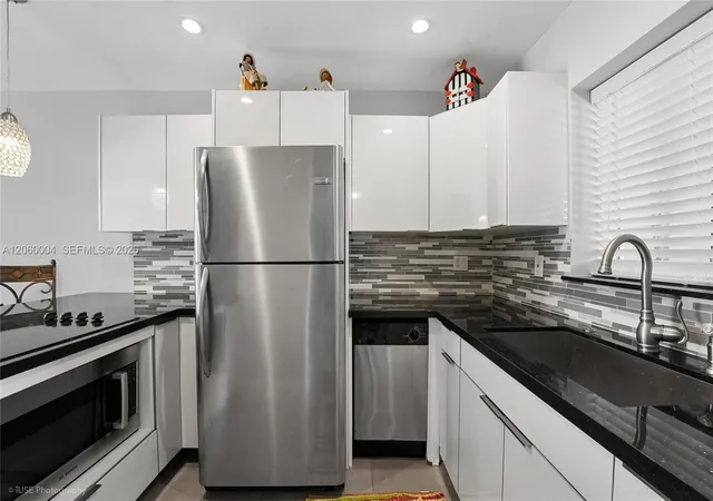 2nd image of 3536 Ne 168th St #206, North Miami Beach, FL 33160 | MLS# A12060004
