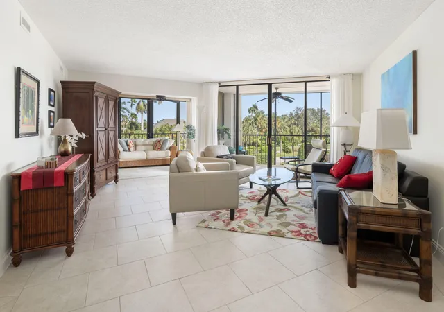 Listing Photo 4 - Condo for sale in building located at 1825 Mooringline Dr, Vero Beach, FL 32963 - Unit #2-F