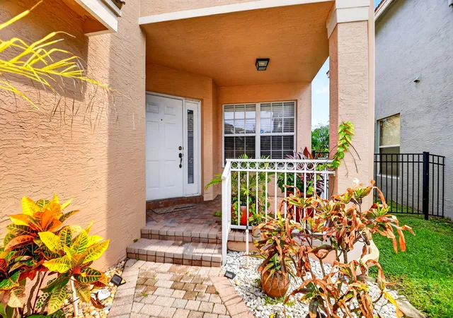Photo 4 of Single family home for sale at 5018 Starblaze Dr, Greenacres, FL 33463 | MLS# B26057018 | Listing updated on 2026-10-02