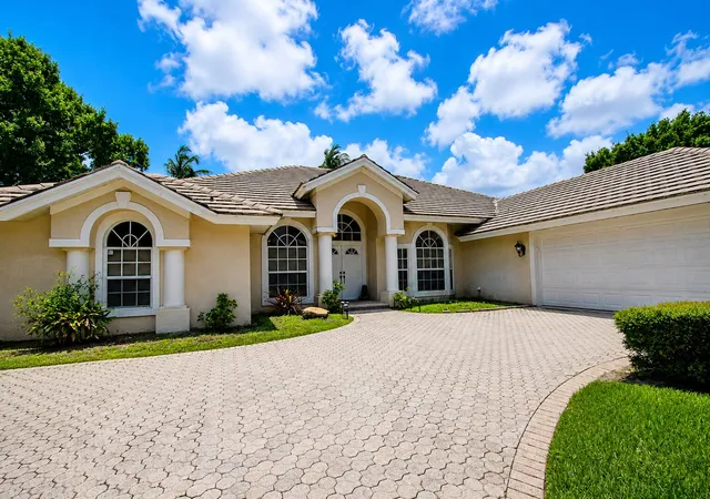 2nd image of 1542 Sw Jasmine Tr, Palm City, FL 34990 | MLS# B26057186