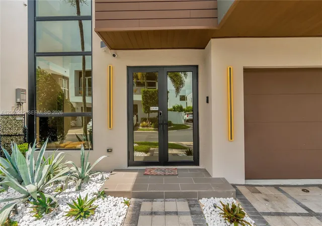 2nd image of 9730 Nw 74th Ter, Doral, FL 33178 | MLS# A12060205