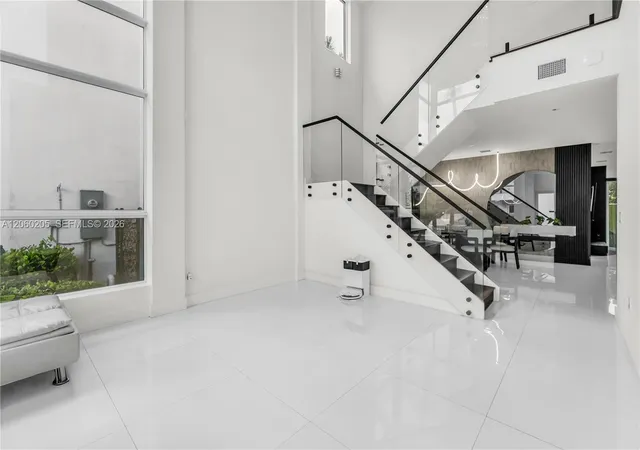 3rd image of 9730 Nw 74Th Ter, Doral, FL 33178 | MLS# A12060205