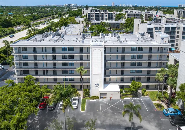 Photo 2 of Condo for sale at 17 Royal Palm Way #6060, Boca Raton, FL 33432 | MLS# B26057307 | Listing updated on 2026-10-06