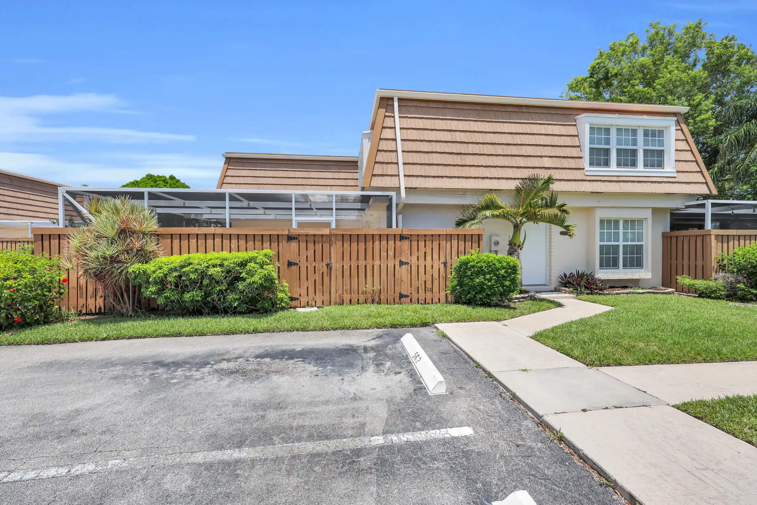 Townhouse for sale at 11557 Winchester Dr, Palm Beach Gardens, FL 33410 | MLS# B26057326