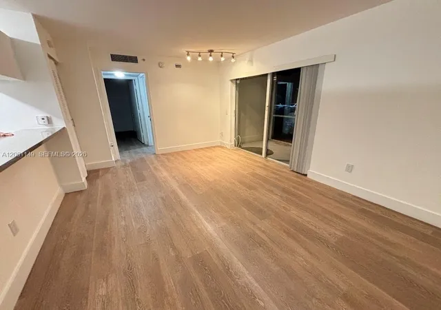 2nd image of 460 S Park Rd, Hollywood, FL 33021