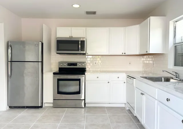 2nd image of 614 42nd St, West Palm Beach, FL 33407 | MLS# B26057517