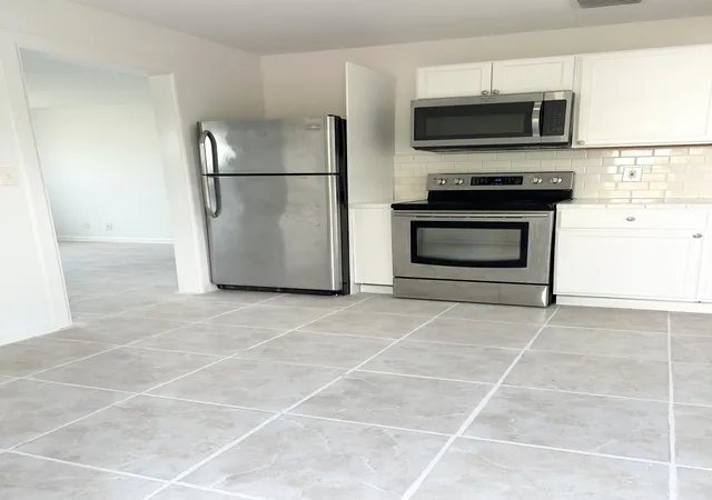4th image of 614 42Nd St, West Palm Beach, FL 33407 | MLS# B26057517