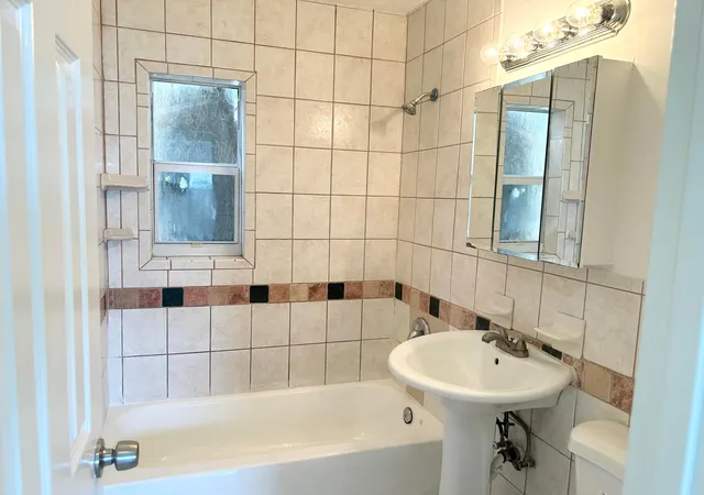 5th image of 614 42Nd St, West Palm Beach, FL 33407 | MLS# B26057517