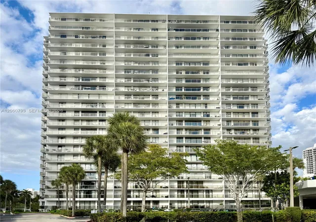 4th image of 3701 N Country Club Dr #2205, Aventura, FL 33180 | MLS# A12060793