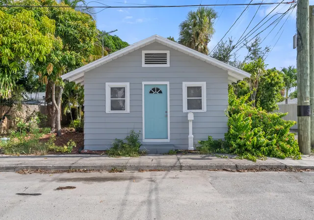 1st image of 612 3rd Ave S, Lake Worth Beach, FL 33460 | MLS# B26057548