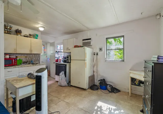 5th image of 612 3Rd Ave S, Lake Worth Beach, FL 33460 | MLS# B26057548