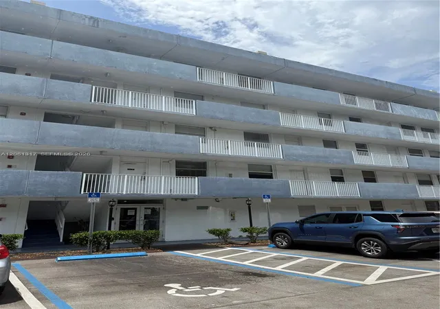 4th image of 1801 S Treasure Dr #115, North Bay Village, FL 33141 | MLS# A12061317