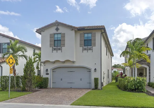 4th image of 11824 Sw 13Th Ct, Pembroke Pines, FL 33025 | MLS# B26057544